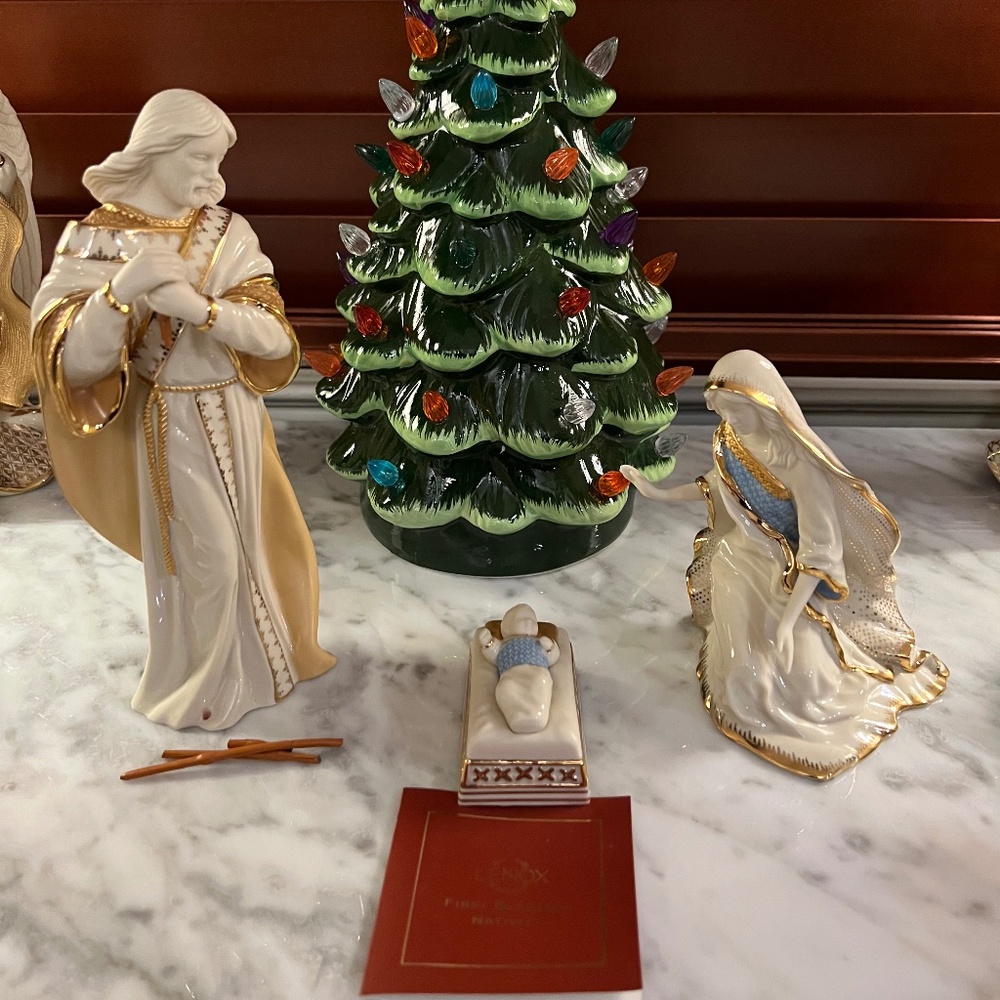 Lenox First Blessing Nativity (8 pcs of 16 piece set) part 1 of 2